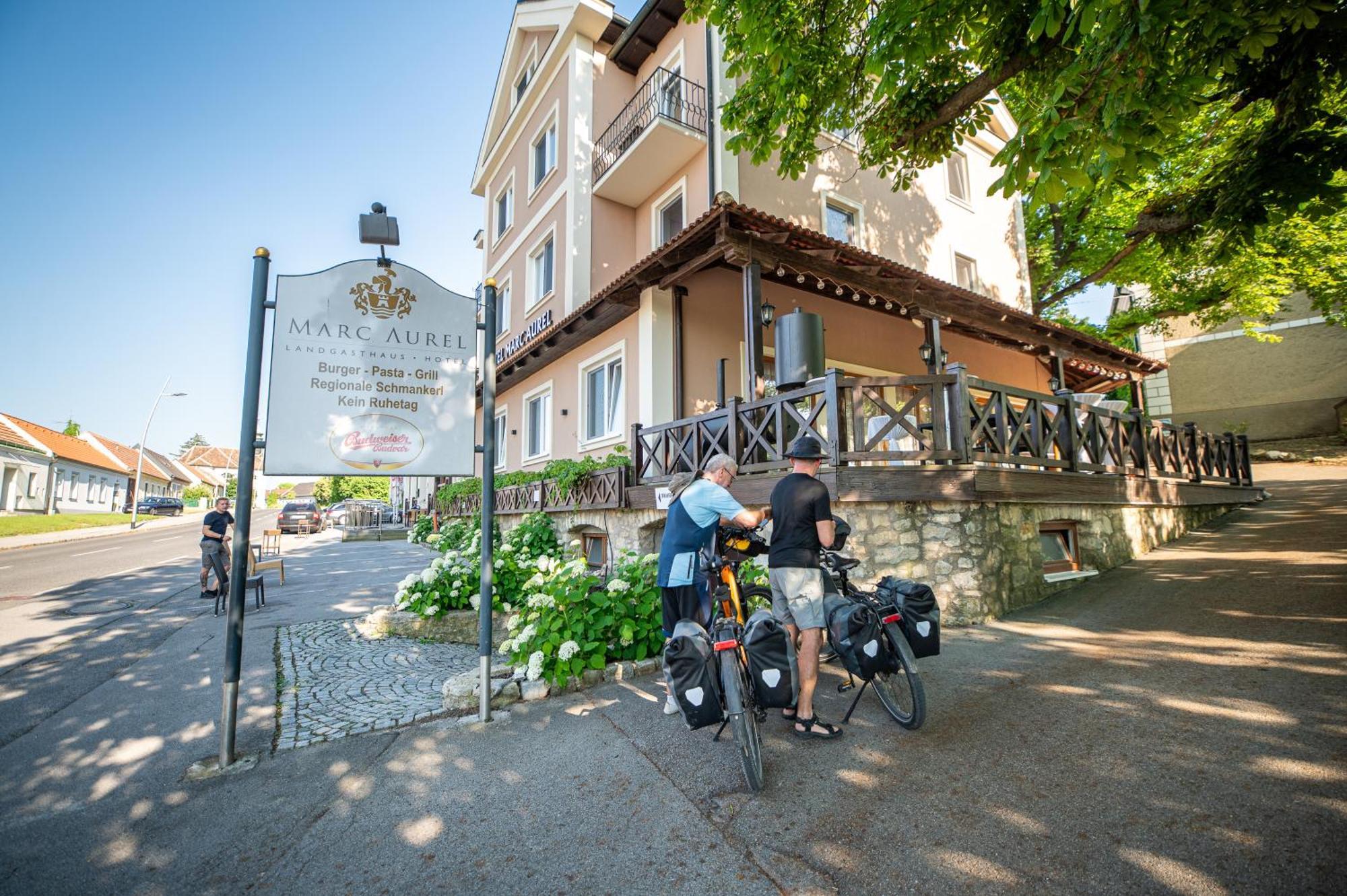 Hotel Marc Aurel Petronell Exterior photo